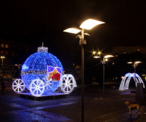 Iluminacja świąteczna na pl. Lotników