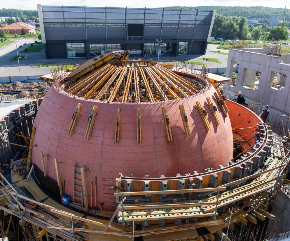 Budowa kopuły Cognitarium Politechniki Koszalińskiej. O postępach prac przeczytasz w serwisie Architektura.