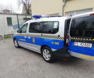 Samochód eko patrolu Straży Miejskiej w Lesznie