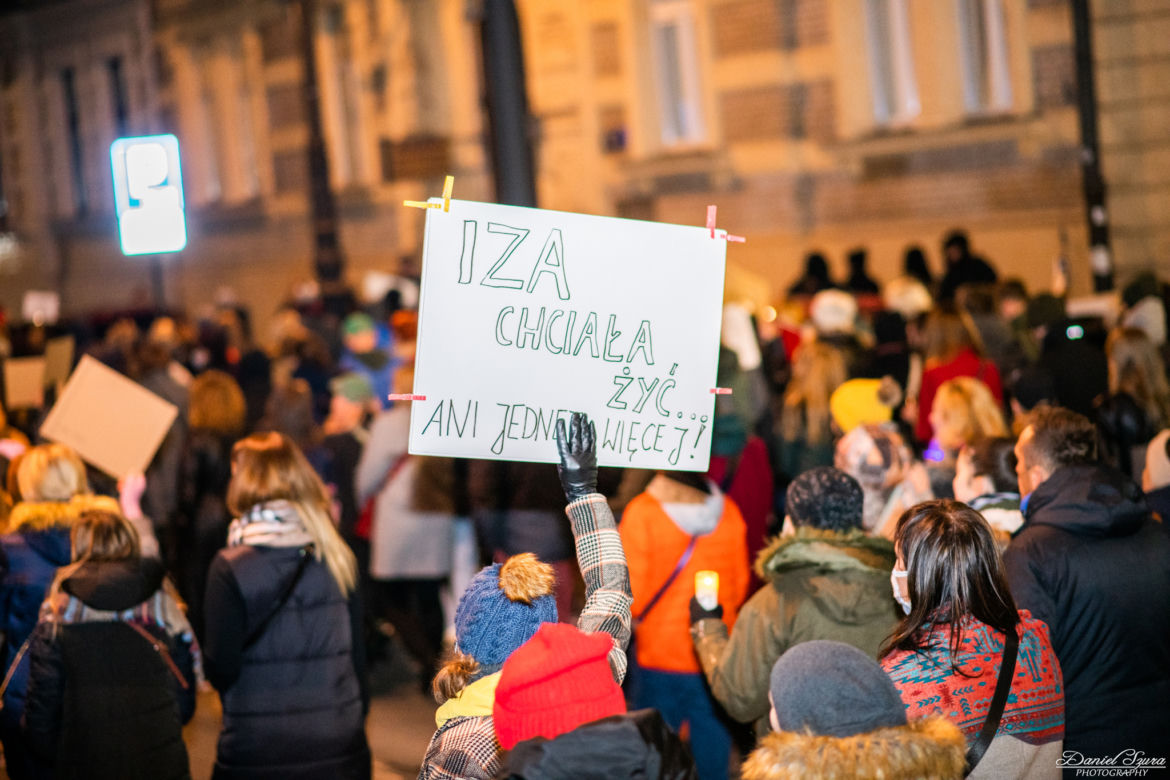 Kraków: "Ani jednej więcej". Protest po śmierci ciężarnej Izabeli z Pszczyny