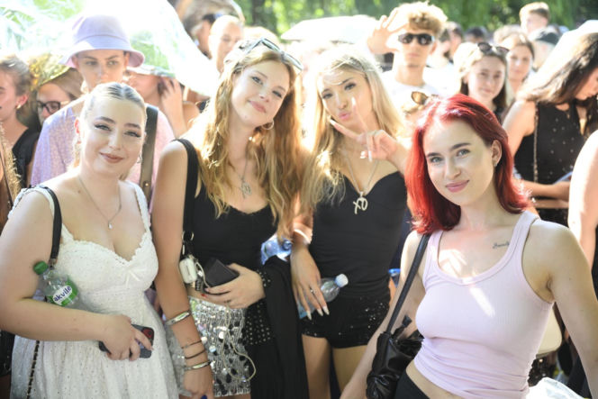 Fani w upale czekają na koncert The Weeknd. Tłumy w Warszawie