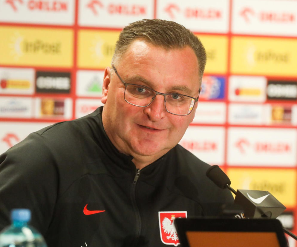 Czesław Michniewicz podczas konferencji prasowej. O pomyśle wspólnego grilla z sędziami przeczytasz na SE Supersport.