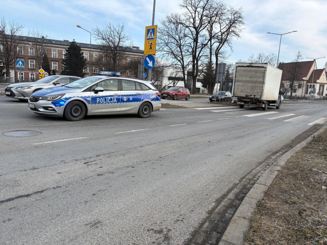 Wypadek na przejściu dla pieszych w Tarnowie. Akcja służb na ul. Sitko