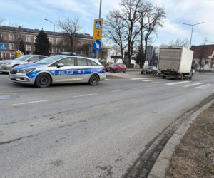 Wypadek na przejściu dla pieszych w Tarnowie. Akcja służb na ul. Sitko