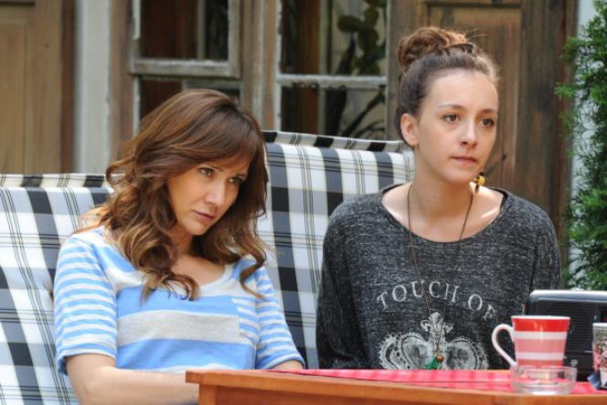 Ranczo 8 sezon odcinek 92 (odc. 1). Lucy (Ilona Ostrowska), Kinga (Agnieszka Pawełkiewicz)