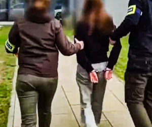 Nastolatki napadły na staruszkę w Legnicy. Jedna katowała, inne filmowały zdarzenie!