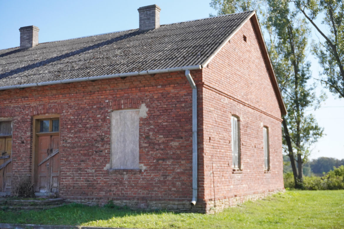 Ta mała wieś skrywa niezwykłą historię. Świątynia stoi tu od 1362 roku