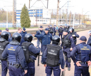 Policjanci z Oddziału Prewencji w Łodzi wspólnie z funkcjonariuszami Straży Ochrony Kolei mieli ćwiczenia na dworcu Kaliskim