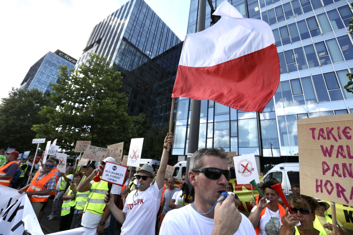 Rolnicy w stolicy przeciwko CPK. Protest przy dworcu zachodnim przed siedzibą spółki