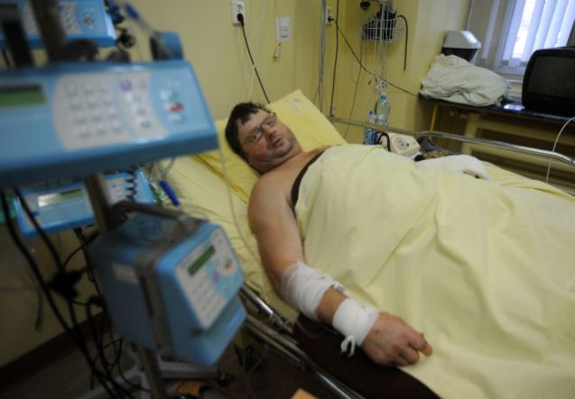 Lekarze przyszyli mu odciętą rękę