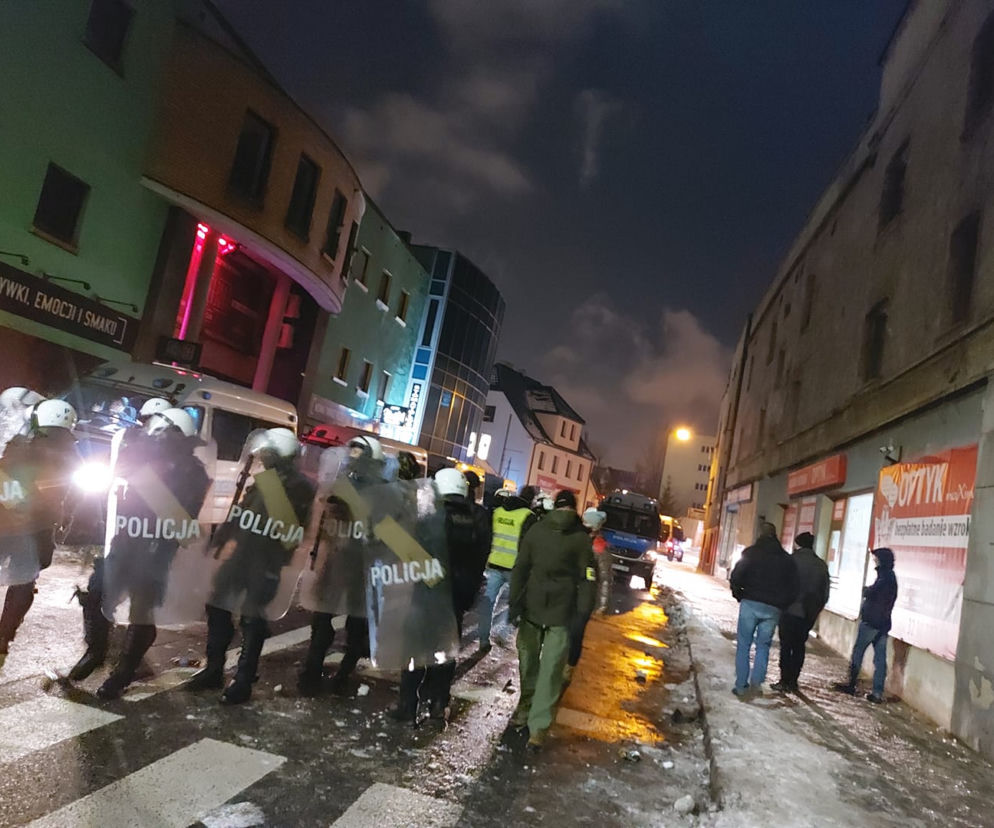 Właściciel rybnickiego klubu otwartego mimo obostrzeń: Policja weszła nielegalnie. Gazowali nas w lokalu