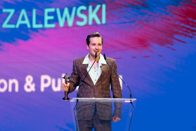Tak zmieniał się Krzysztof Zalewski. Długie włosy były kiedyś jego znakiem rozpoznawczym