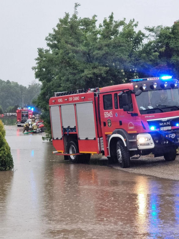 Potężna ulewa nad Śremem! Miasto zalane. Strażacy walczą z żywiołem [ZDJĘCIA]. 