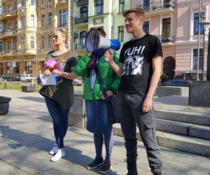 Strajkujący nauczyciele spotkali się na placu Wolności w Bydgoszczy. - Nie poddamy się! [ZDJĘCIA]