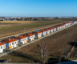 Podolszyn: Armia białych domków rozcięła pola uprawne