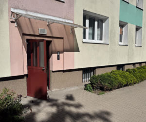 Zwłoki leżały miesiącami w mieszkaniu. Mieszkańcy alarmowali, gdy było już za późno