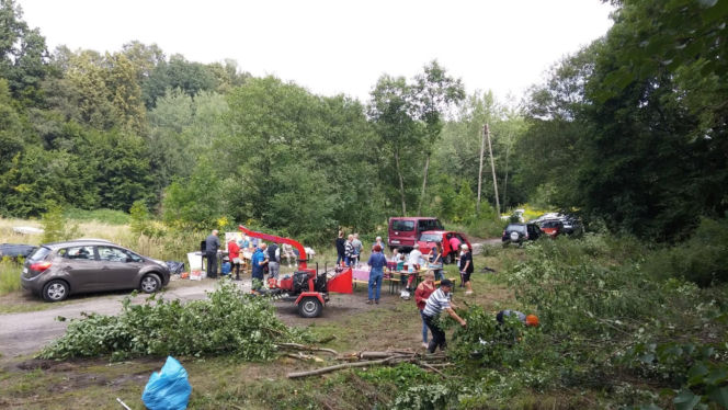 Dawni mieszkańcy i sympatycy odbudowy Wigancic Żytawskich są często na miejscu i porządkują drogę i posesje