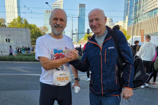 Najstarszy rekordzista ma 76 lat, najmłodszy - 50. Dlaczego młodsi żołnierze nie biegają w maratonach?