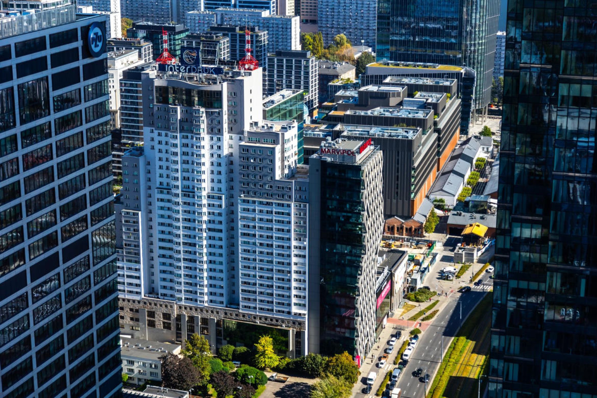 Niezwykła panorama Warszawy ze szczytu Skylinera!