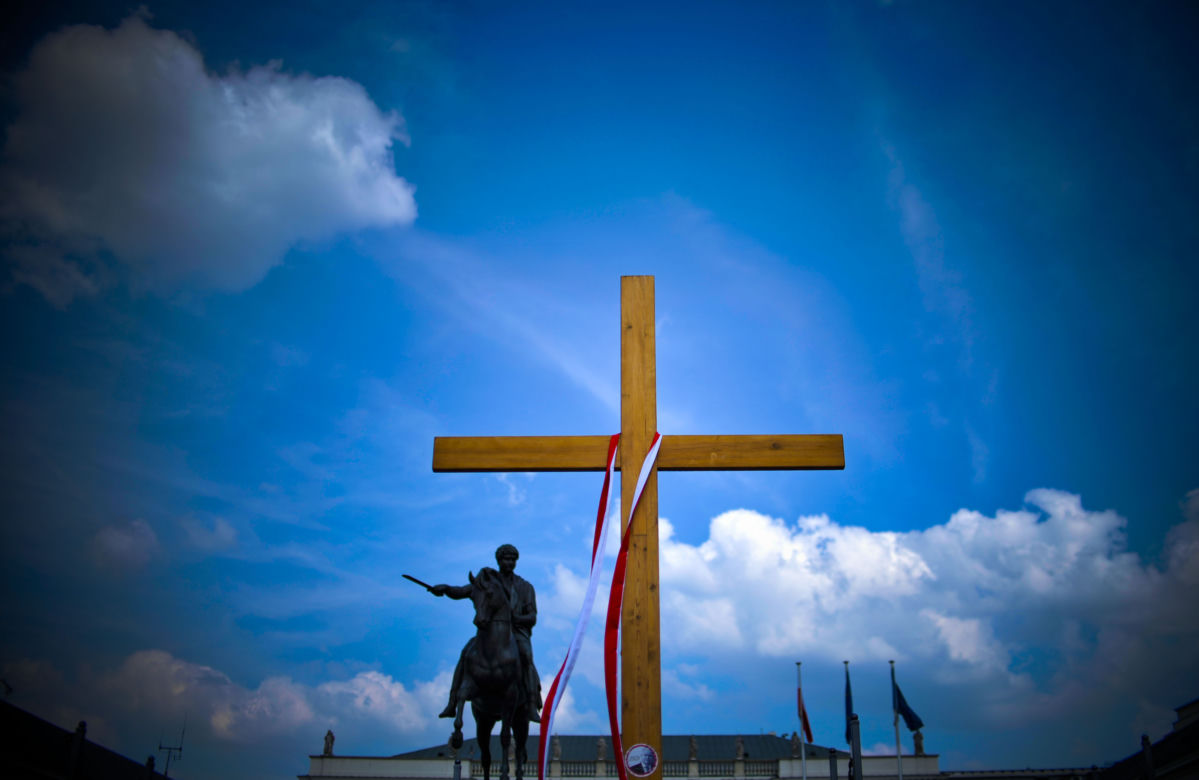 KRZYŻ POWRACA.