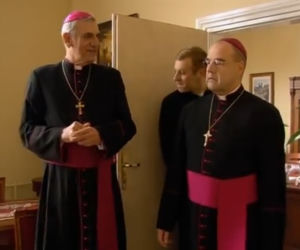 Ranczo 9 sezon. Proboszcz (Cezary Żak), biskup Sądecki (Wiktor Zborowski), ksiądz Maciej (Mateusz Rusin)