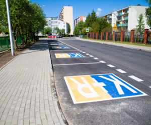 Pocałuj i jedź! Pierwsza strefa Kiss&Ride w Ełku oddana do użytku [ZDJĘCIA]