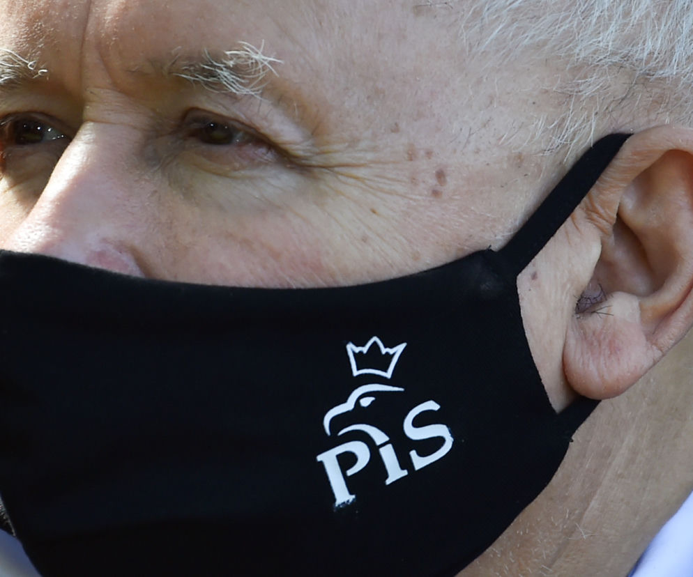 Prezes zbroi partię