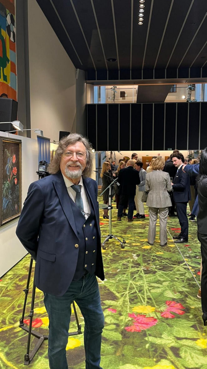 Kuzyn Kaczyńskiego pokazał swoje dzieła w Parlamencie Europejskim. Była premier wśród gości wystawy