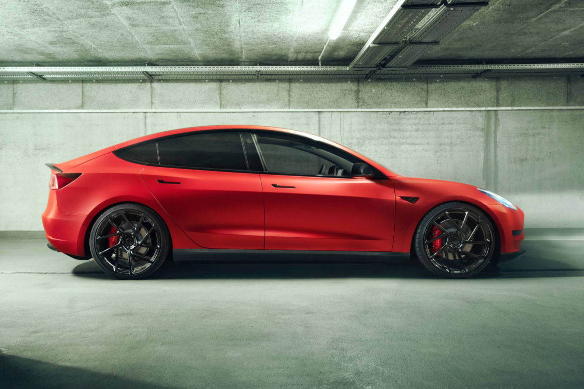 Tesla Model 3 po tuningu Novitec