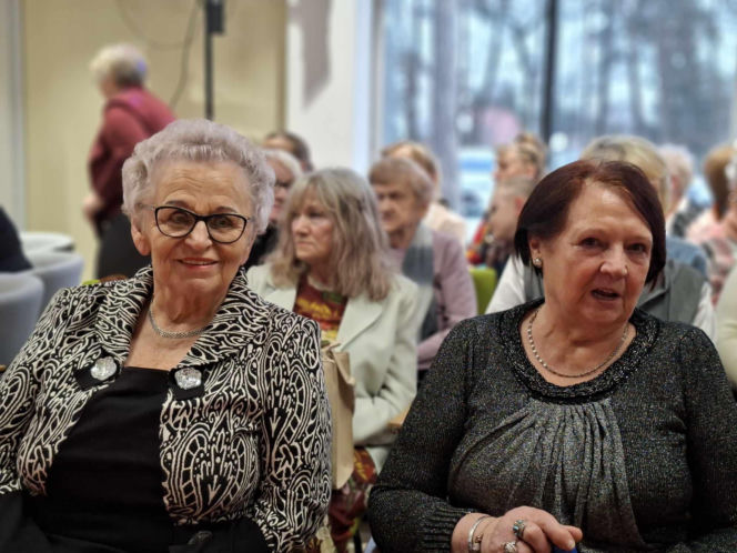 Starachowice. Moda, która nie zna metryki! Międzypokoleniowe show w Centrum Kreatywności Pałacyk