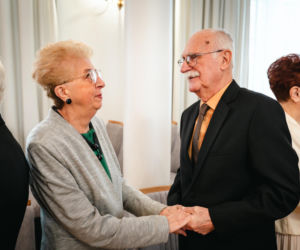 Złoty Gody par małżeńskich w Siedlcach - wręczenie pamiątkowych medali