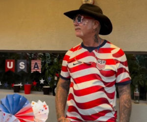 James Hetfield w śmiesznych okularach świętował 250-lecie USA! Narzeczona frontmana Metalliki wrzuciła nagranie