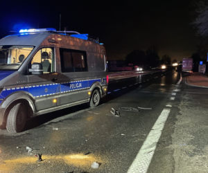 Koszmar pod Piasecznem. Auto kompletnie zmiażdżone po starciu z tirem