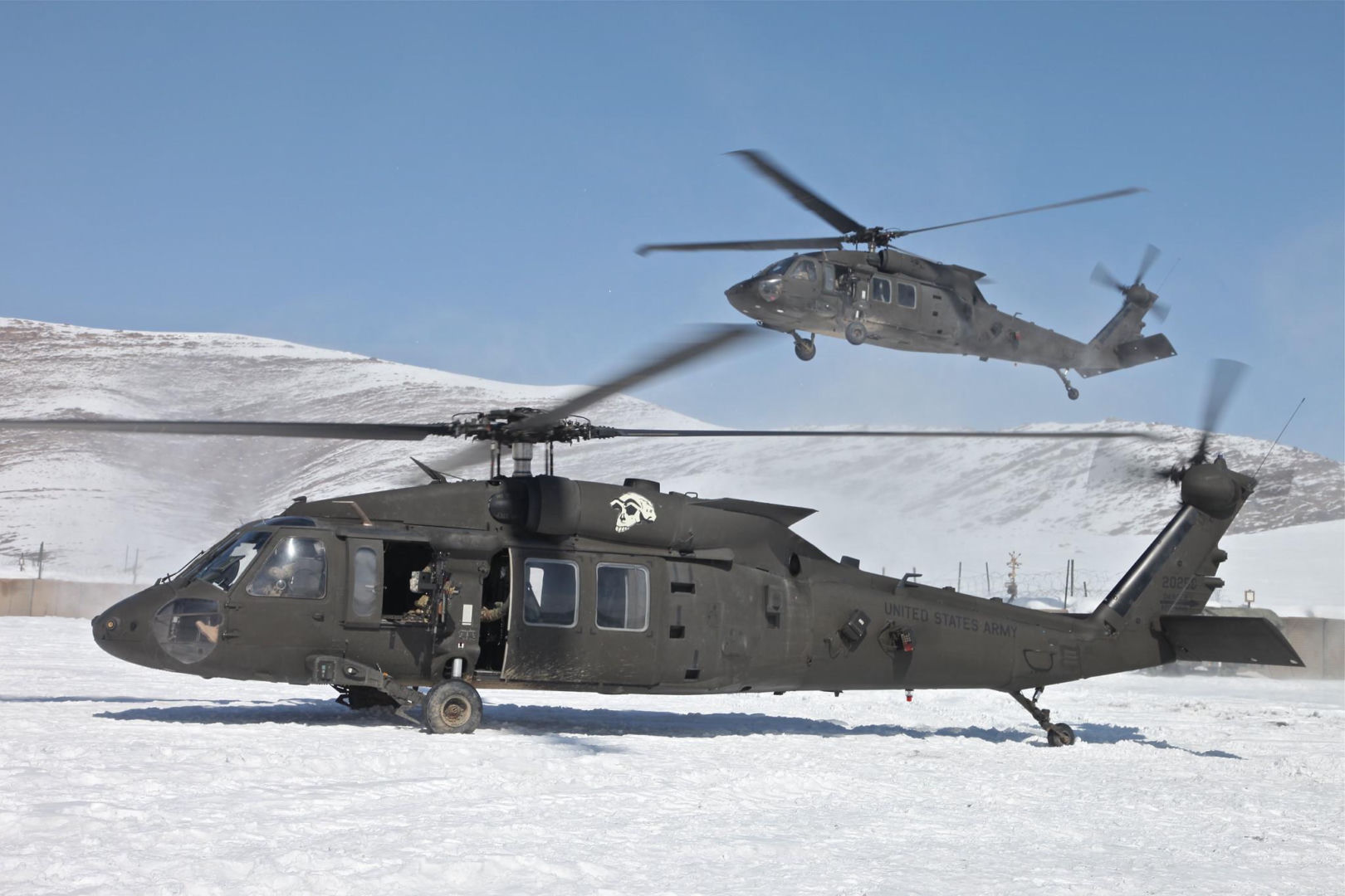UH-60M Black Hakw w śniegu
