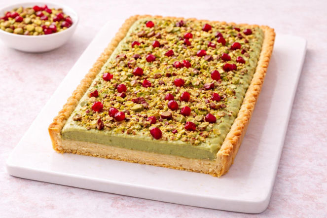 Mazurek pistacjowy podbija Wielkanoc. Ten krem jest tak dobry, że wyjadasz go łyżką