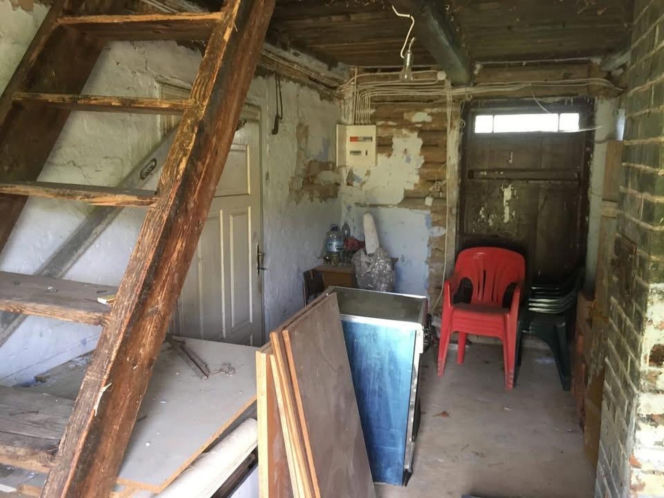 Remont drewnianej chaty w Bełdnie