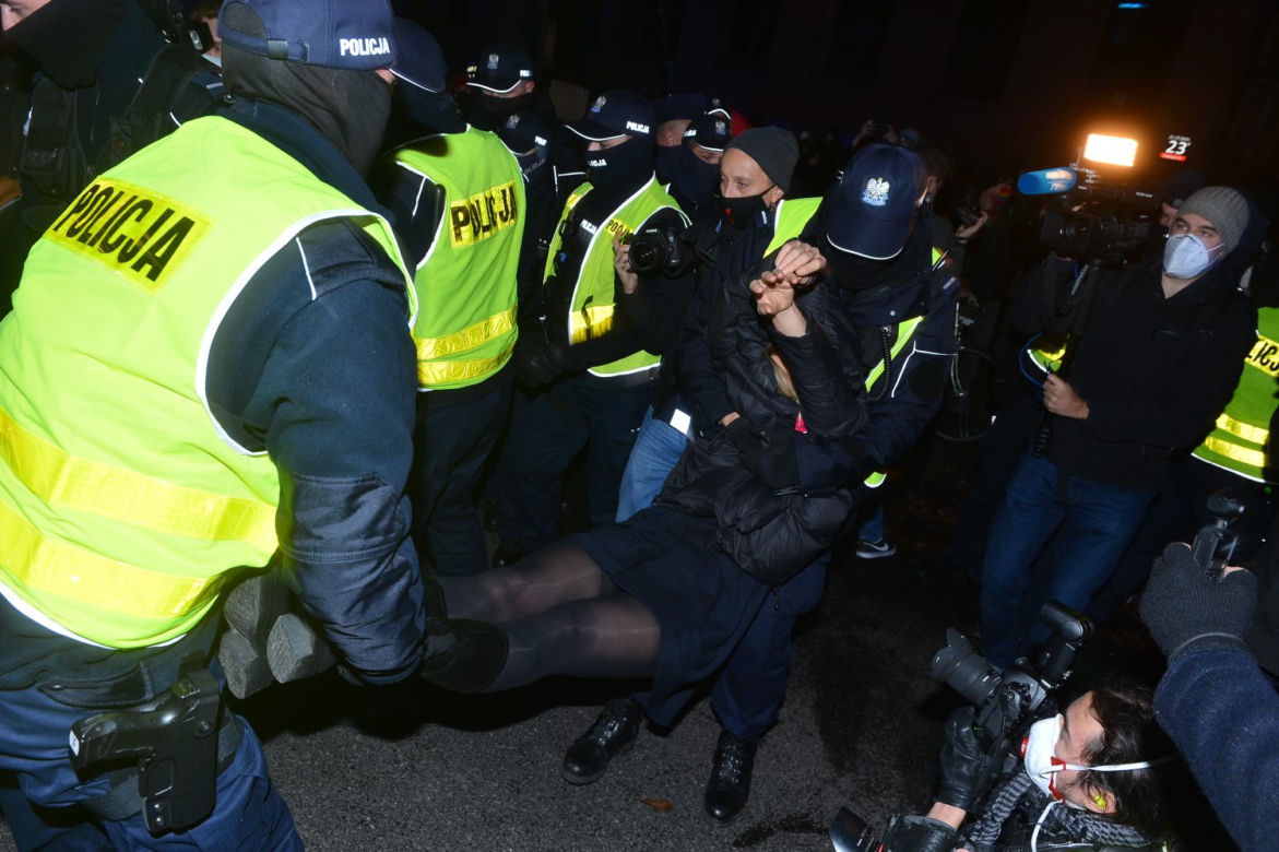 Manifestacja przed siedzibą MEN