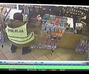 Przebrał się za policjanta i terroryzował okolicę