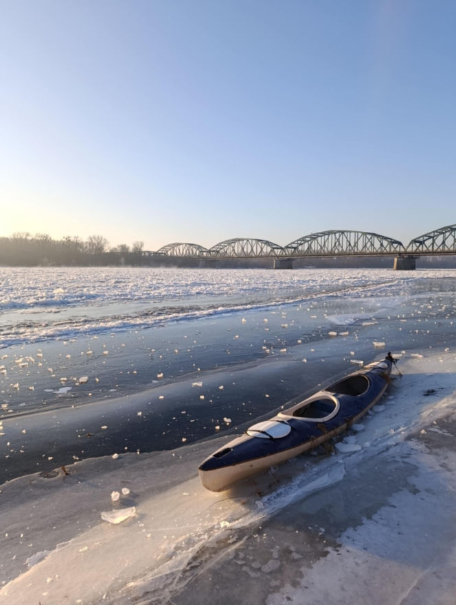 Wisła i Brda skute lodem! Zimowe piękno kusi, ale jest wyjątkowo niebezpieczne
