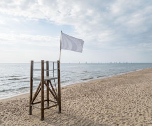 Sinice Dziwnów. Czy w Dziwnowie można się kąpać 29.08? Flaga, warunki pogodowe