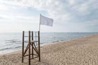 Sinice Dziwnów. Czy w Dziwnowie można się kąpać 29.08? Flaga, warunki pogodowe