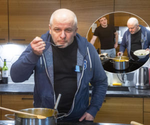 Mistrz kulinarny i poseł KO Paweł Kowal zabrał syna do kuchni. Ugotowali zupę dla zabieganych [ZDJĘCIA]