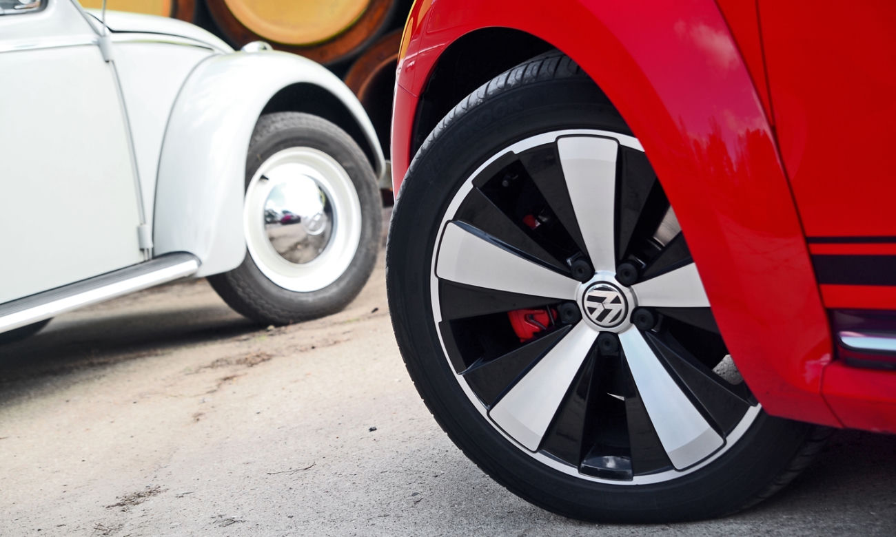 Volkswagen Beetle 2014 r. vs. Volkswagen Garbus 1960 r.