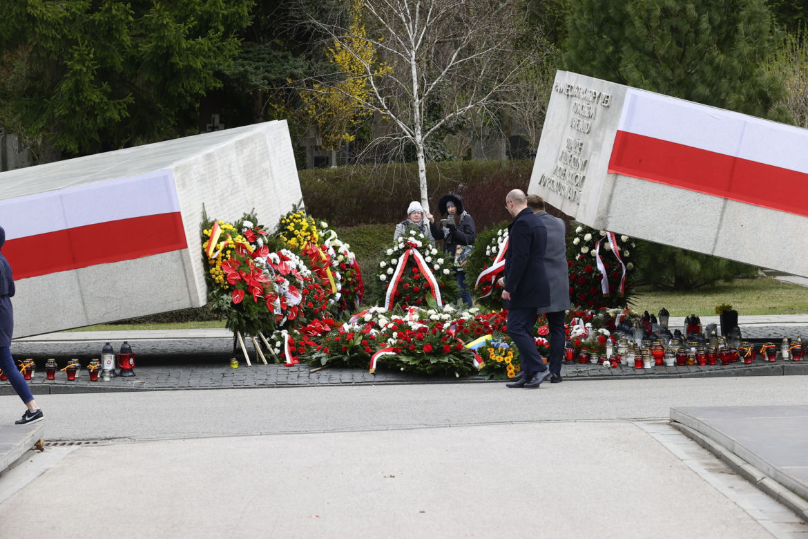 12. rocznica katastrofy smoleńskiej. Uroczystości na Powązkach Wojskowych