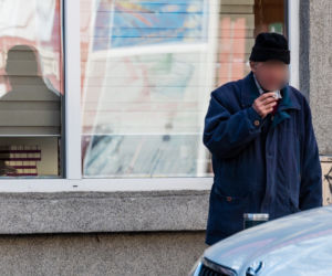 Nie wszyscy mieszkańcy noszą maseczki 