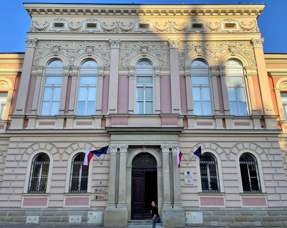 Budynek dawnej Kasy Oszczędności przy ulicy Wałowej w Tarnowie