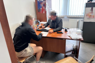 Brutalne pobicie w galerii handlowej. Skatowali mężczyzn, bo nie dostali papierosa!