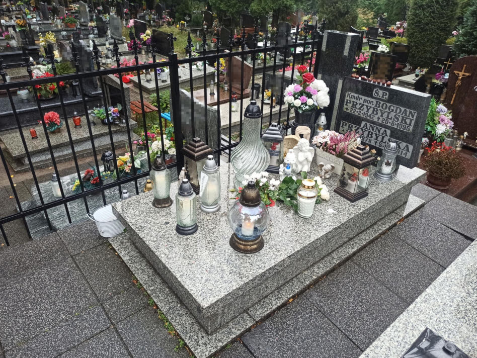 Rocznica śmierci Ani Przybylskiej. Wzruszający symbol na jej grobie.