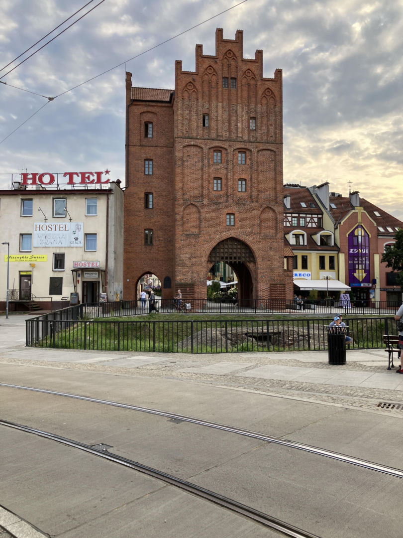 Dziura przed Wysoką Bramą w Olsztynie