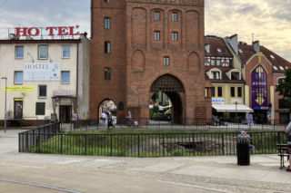 Dziura przed Wysoką Bramą w Olsztynie